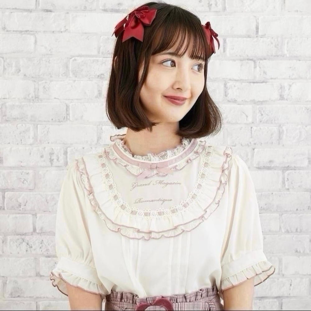 Liz Lisa Message Embroidered Ribbon Blouse - Picture 5 of 7